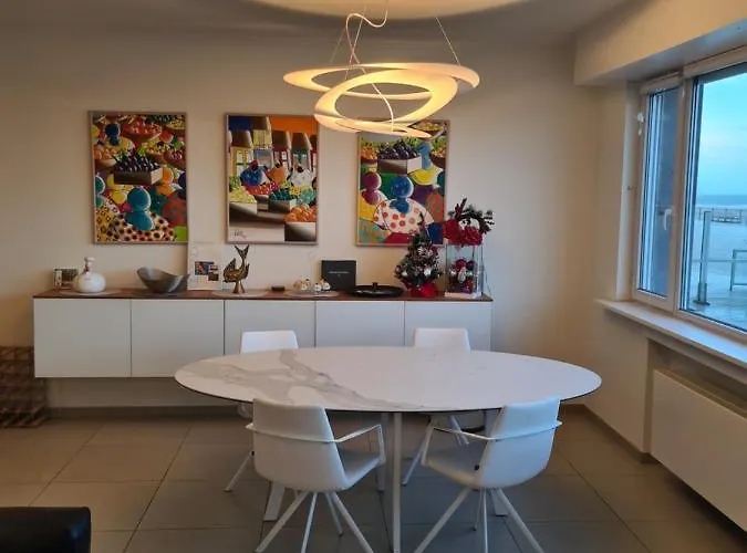 Apartment Frontaal Gelijkvloers Seaview 80m² 2 Slp Ostend