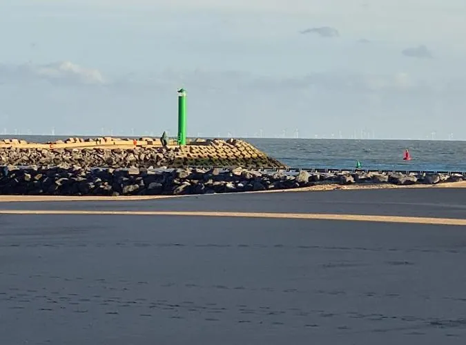 Frontaal Gelijkvloers Seaview 80m² 2 Slp Apartment Ostend